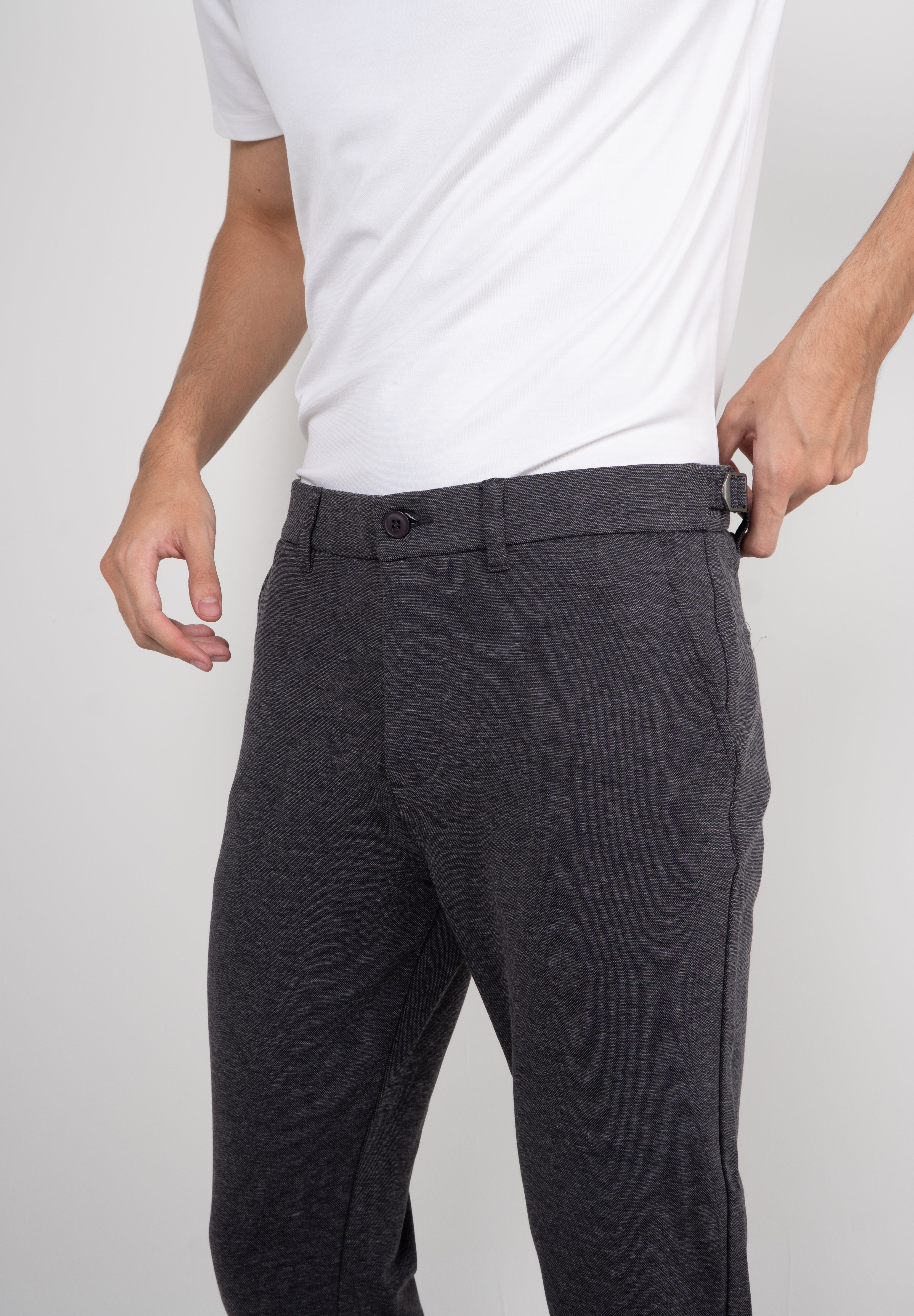 Calça Alfaiataria Masculina em Malha com Ajuste Lateral