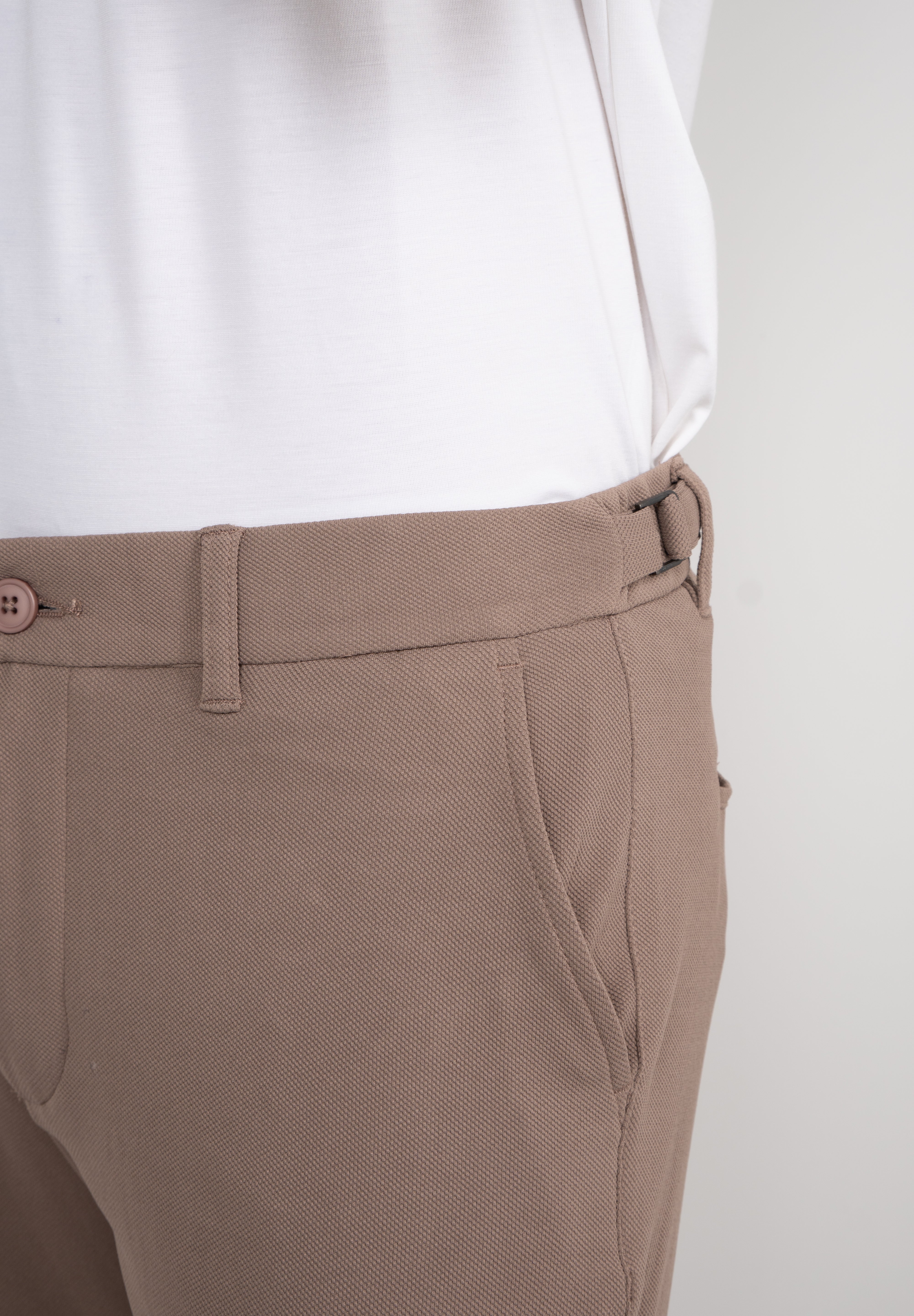 Calça Alfaiataria Masculina em Malha com Ajuste Lateral