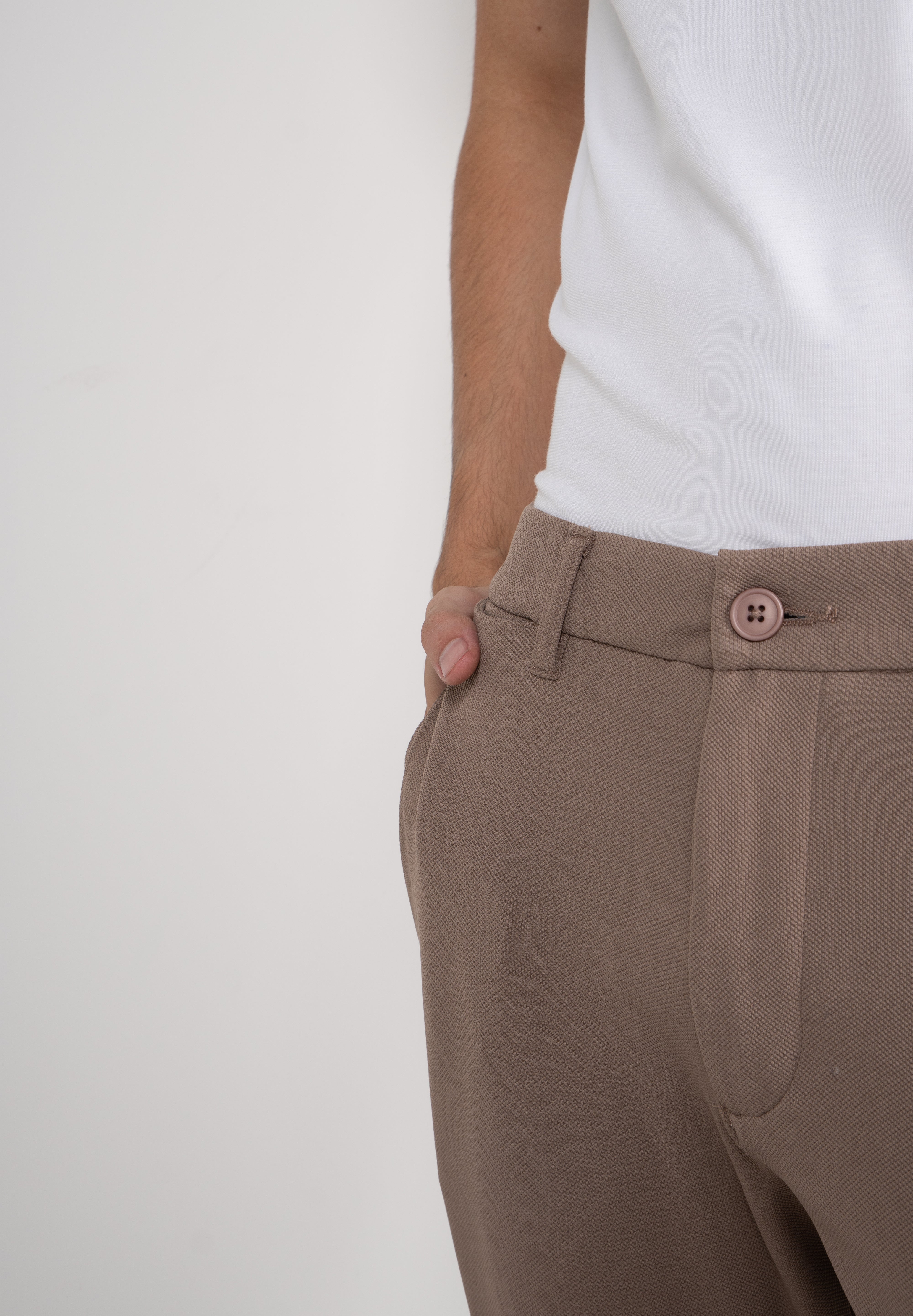 Calça Alfaiataria Masculina em Malha com Ajuste Lateral