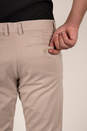 Calça Alfaiataria Masculina em Malha com Ajuste Fivela