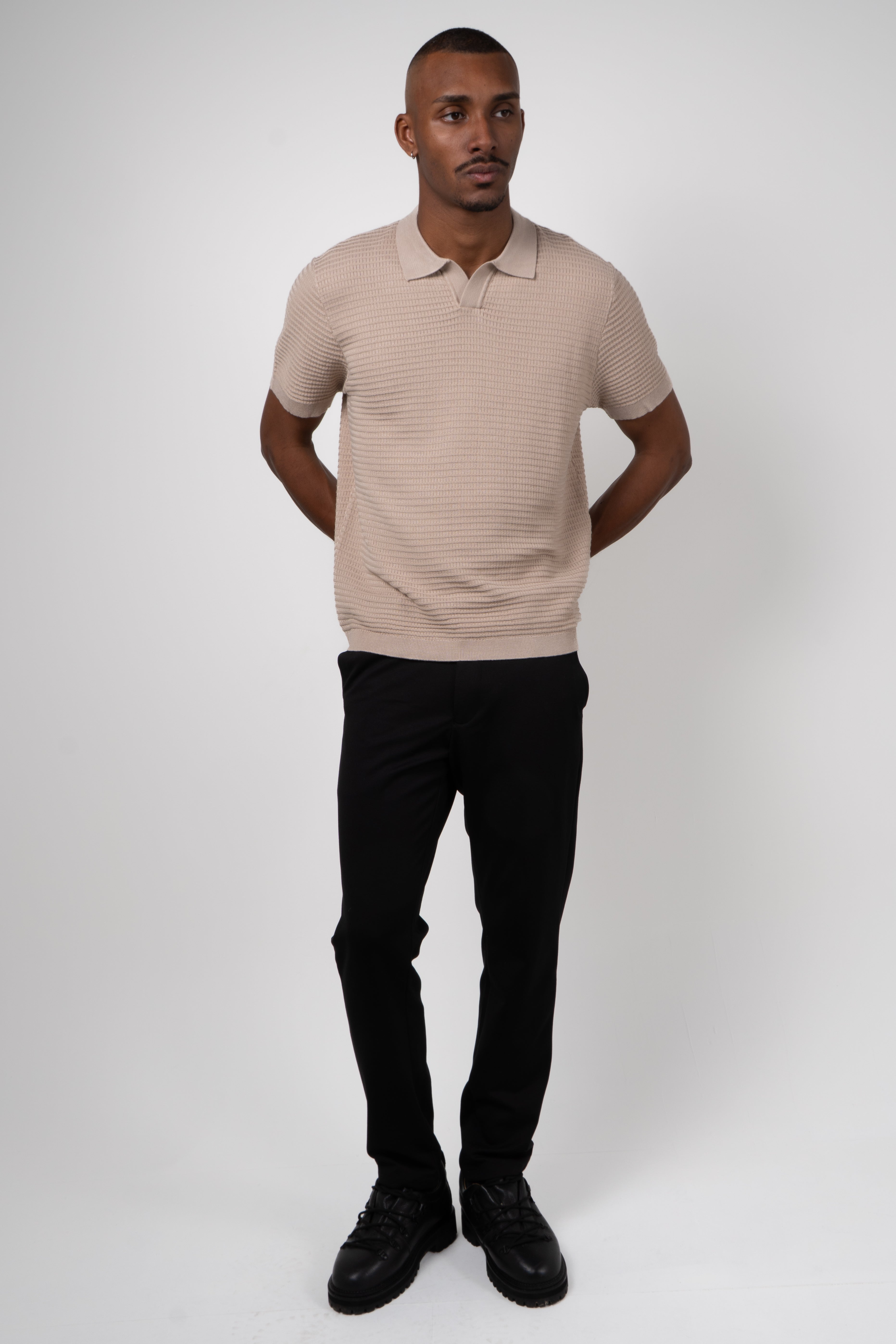 Polo Masculina Tricô Texturizada Branca Manga Curta Arejada Bege