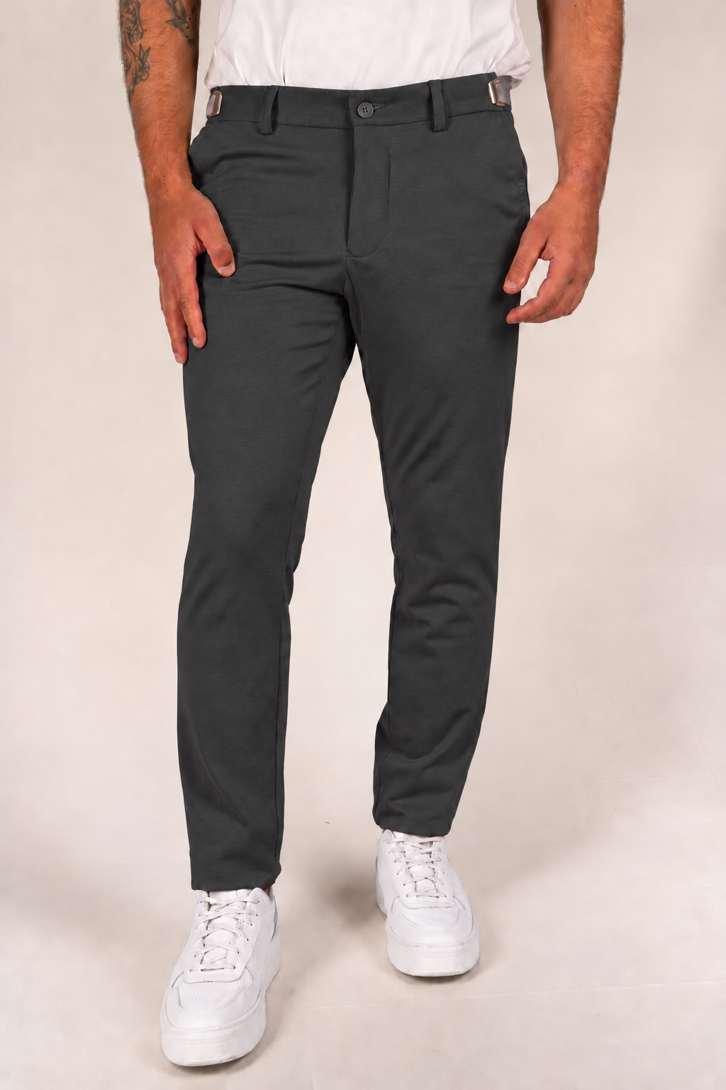 Calça Alfaiataria Masculina em Malha com Ajuste Fivela de Ferro