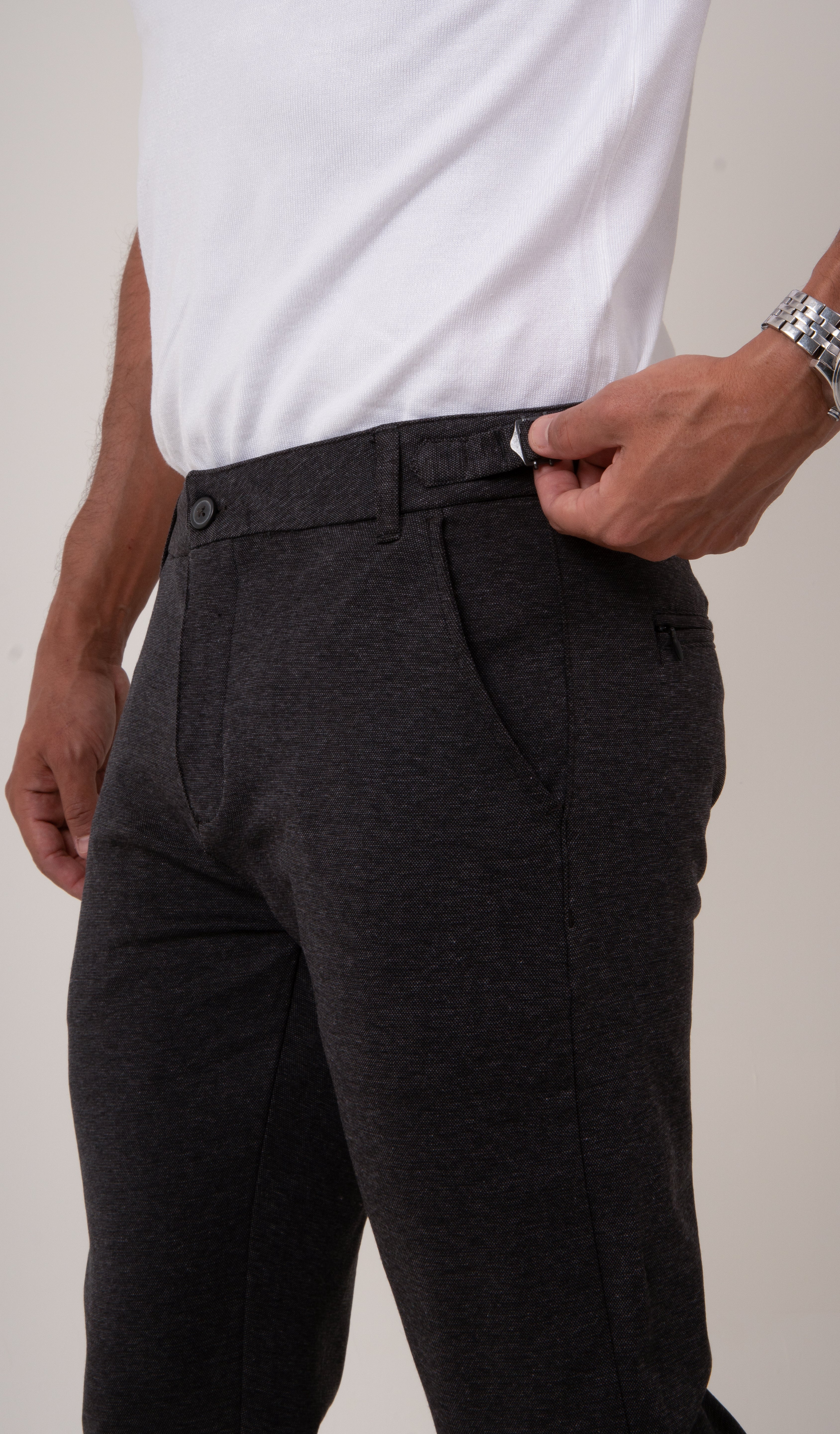 Calça Alfaiataria Masculina em Malha com Ajuste Lateral