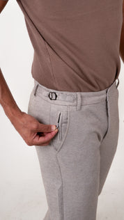 Calça Alfaiataria Masculina em Malha com Ajuste Lateral
