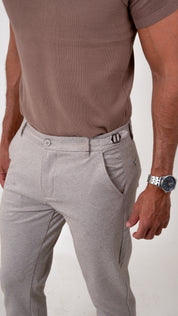 Calça Alfaiataria Masculina em Malha com Ajuste Lateral